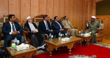 وكيل الأزهر يستقبل وفدًا عراقيًا.. ويؤكد: الإسلام برىء من أفعال داعش.. ونتألم لما يحدث للشعب العراقى.. وعلى الجميع إعلاء مصلحة الوطن والتجرد من الطائفية.. والوفد يشيد بدور مصر فى الإدارة المحلية