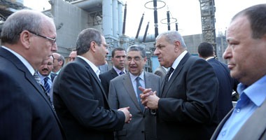 محلب يتفقد آثار الحريق بمحطة كهرباء شمال القاهرة