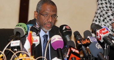 رئيس الوزراء السودانى: نواجه 4 تحديات.. وأزمة السيولة ستحل خلال 10 أيام