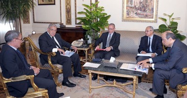 رئيس الوزراء: تطوير "مصر للطيران" إحدى أولويات عمل الحكومة