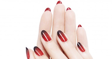 بالصور.. "كريستيان لابوتان" يطلق منتجًا لطلاء تحت الأظافر Loubi Under Red.. النجمات وسيدات المجتمع يهتممن بفكرته.. أوبرا وريزى وكاتى وفيكتوريا وأنجلينا عاشقات لأحذية الدار