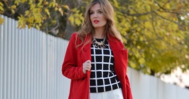 بالصور.. اكسرى جمود الشتاء بمعاطف ملونة ومشرقة