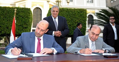 محلب يشهد توقيع تحالف بين هيئة قناة السويس وشركة الكراكات الإماراتية