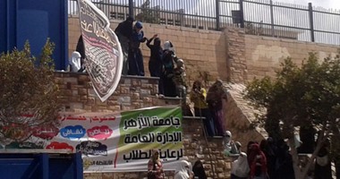 طالبات إخوان الأزهر ينهين تظاهراتهن تزامنا مع وصول مدرعات الشرطة