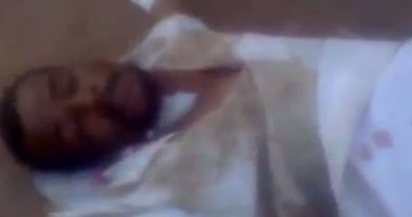 مستخدمو يوتيوب يتداولون فيديو لمريض مُلقى أمام مستشفى أسوان الجامعى