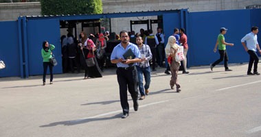 ضبط طالب لتصويره قوات الأمن أمام بوابة جامعة القاهرة
