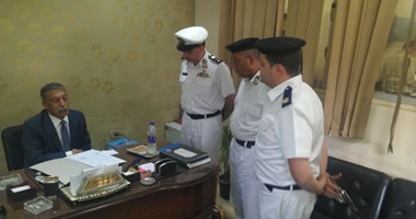 مدير أمن القاهرة يفاجئ وحدة مرور القطامية ويشدد على حسن المعاملة