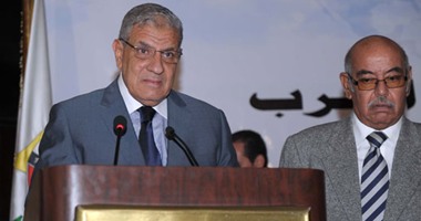 "الصحفيين العرب" يهدى درع الاتحاد لمحلب تقديرا لجهوده