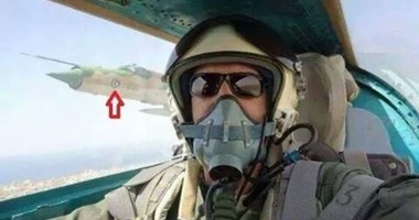 ننشر أول صورة "سيلفى" لطيار ليبى أثناء الغارات الجوية على بنغازى