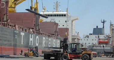 ميناء الأدبية يستقبل 49 ألف طن حديد قادمة من شرق آسيا