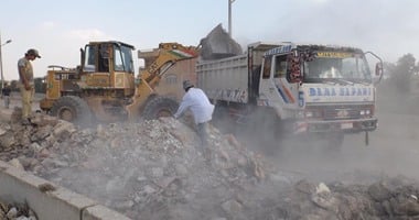 رفع 3000 طن مخلفات هدم وبناء من شارع ريحان بحى الهرم