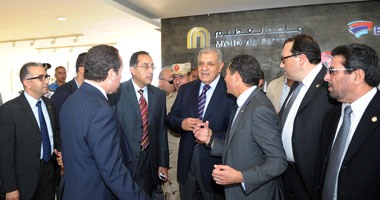 "محلب" ووزيرا الإسكان والاستثمار يتفقدون مول مصر بـ 6 أكتوبر