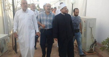وزير الأوقاف يدعو لمصر بالأمن والأمان ويطمئن الحجاج على عملية التصعيد