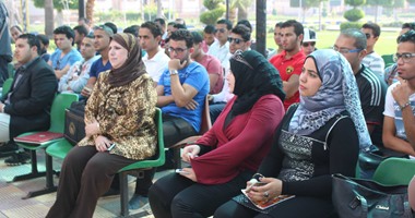 رئيس جامعة المنصورة يلتقى بطلاب مبادرات "عايزين نتعلم"