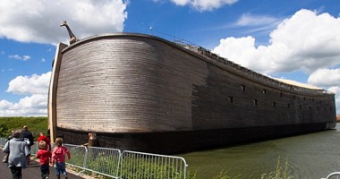 بالصور.. هولندى يبنى سفينة نوح ليظهر عظمة الله فى إنقاذ مخلوقاته