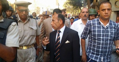 محافظ الفيوم يتقدم جنازة شهيد القوات المسلحة فى "تفجيرات العريش"