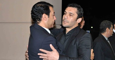 مصطفى قمر ومحمد فؤاد يصلان عزاء والدة الفنان إيهاب توفيق