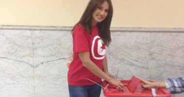 درة تدلى بصوتها فى الانتخابات البرلمانية التونسية