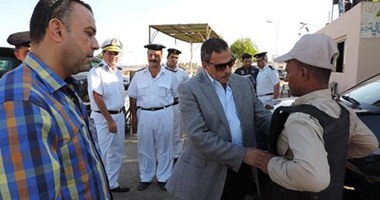 أمن البحر الأحمر يغلق الطرق المؤدية لمطار الغردقة استعدادا لزيارة السيسى