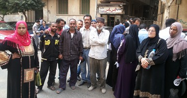 أهالى مخيمات "الهايكستب" يتظاهرون أمام البوابة الخلفية لمجلس الوزراء