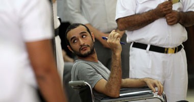 تأجيل محاكمة أحمد دومة ومتهمى "مجلس الوزراء" لجلسة 4 فبراير لحضور الدفاع