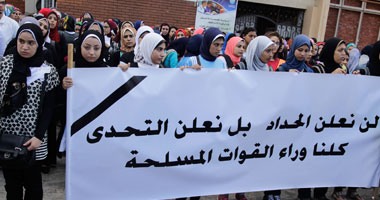 مسيرة جامعة الإسكندرية تتشح بالسواد للتنديد بأحداث العريش