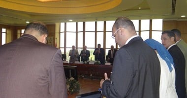 رئيس ومديرو المطارات يقفون دقيقة حداداً على شهداء سيناء حادث العريش