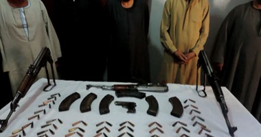 ضبط أسلحة وذخيرة بحوزة 10 متهمين فى خصومة ثأرية بجرجا سوهاج