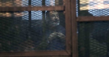 صفوت حجازى لمحكمة "اقتحام قسم العرب": لا نرى شيئا من القفص الزجاجى