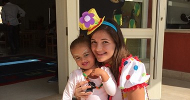 بالصور.. أبناء النجوم يحتفلون بالـHalloween.. شام ابنة أصالة تتحول لـ"مهرج".. ومى سليم تلتقط الصور مع ابنتها بعد أن أصبحت "قرصان".. وابن إيمى "شبح".. وابنتا هند صبرى الأقرب لـpumkins