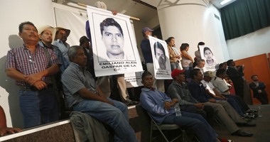 الرئيس المكسيكى يلتقى بأسر الطلاب المفقودين منذ الشهر الماضى
