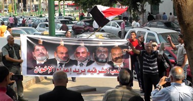 مسيرة من التحرير لدار القضاء للمطالبة بالقصاص للشهداء وإعدام الإخوان