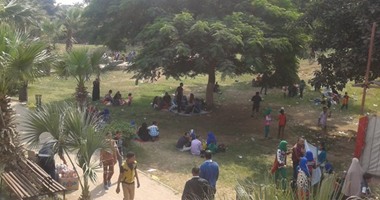 لليوم الثانى.. توافد المواطنين على حدائق ومنتزهات القناطر الخيرية