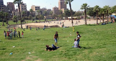 إقبال متوسط للمواطنين على حديقة الفسطاط بأول أيام العيد