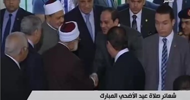 بالفيديو..وصول الرئيس السيسى مسجد السيدة صفية لأداء صلاة العيد