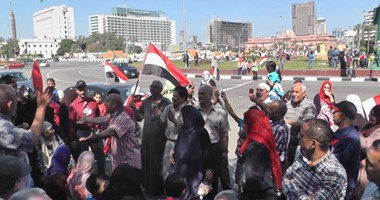 تجمع عدد من المواطنين بميدان عبدالمنعم رياض للتظاهر دعمًا للجيش