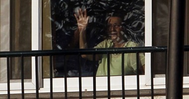 بالصور.. سوزان مبارك تحيى المحتفلين بأعياد أكتوبر من شرفة "المعادى العسكرى"