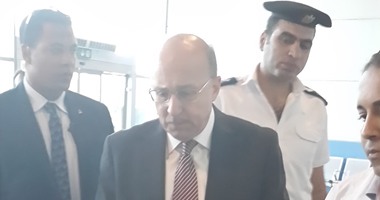 وزير الصحة يكتشف أعطالا بأجهزة قياس الحرارة بصالة 3 بمطار القاهرة