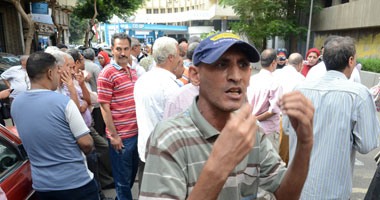 وقفة احتجاجية لمنتفعى الإسكان الاجتماعى أمام محافظة الوادى الجديد