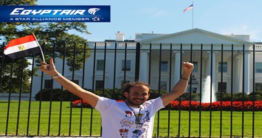 الرحالة المصرى أحمد حجاجوفيتش يرفع علم مصر أمام البيت الأبيض