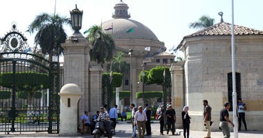 إضراب أفراد الأمن الإدارى بجامعة القاهرة بسبب تأخر صرف مرتباتهم