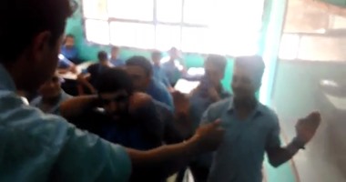 "صحافة المواطن":بالفيديو.. طلاب ثانوية "المرج" يلعبون "ثبّت صنم" بالفصل