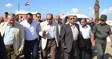 وزير الزراعة يغادر الإسماعيلية بعد تفقد مشروعات قرية الأمل
