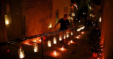 بالصور.. مالطا تضىء الشموع فى عز الليل احتفالا بالثورة التكنولوجية