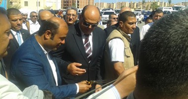 وزير التموين يفتتح محطة وقود بعد تطويرها بمطروح