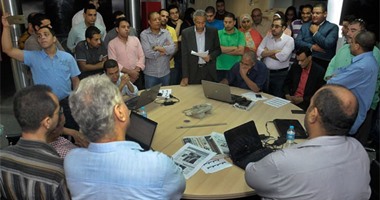 صحفيو المصرى اليوم ينظمون وقفة داخل الجريدة ضد الإدارة