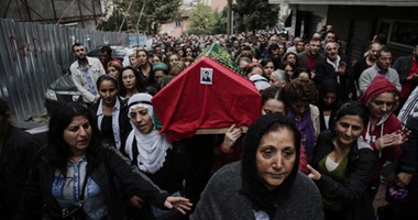 بالصور.. أهالى ضحايا تفجيرات أنقرة يشيعون جثمان ذويهم بهتاف: أردوغان قاتل
