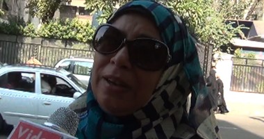 بالفيديو.. مواطنة للمسئولين: «النور لما بيقطع بيعطل مصالح الناس»
