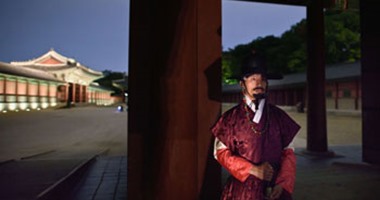 بالصور.. جولات سياحية لقصر "Changdeokgung" الكورى على ضوء القمر