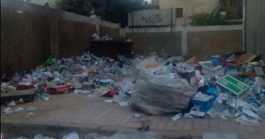 "صحافة المواطن".. أكوام القمامة والمخلفات داخل إحدى مدارس بولاق الدكرور